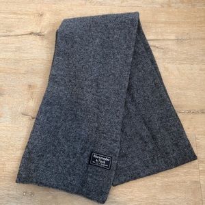 Abercrombie & Fitch Cozy Knit Merino Wool Scarf